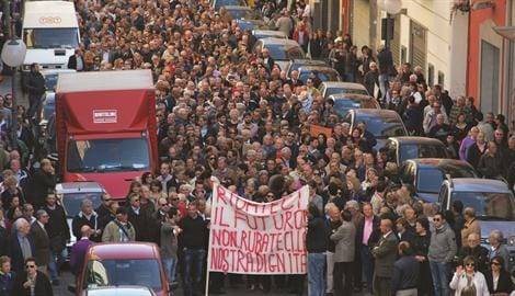 corteo-ridateci-il-futuro