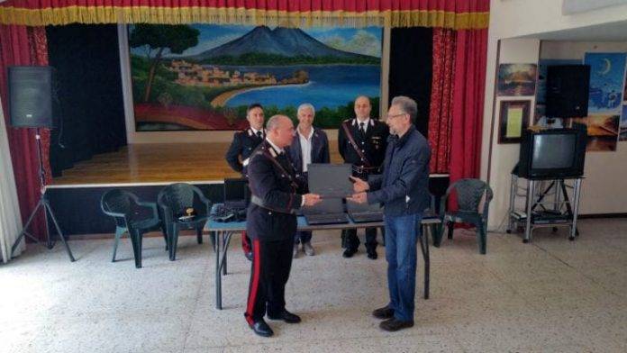 Riconsegna dei PC rubati alla scuola del 9 maggio 2015