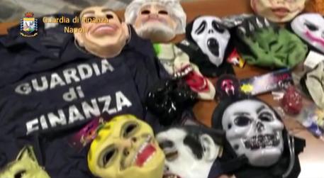 Sequestro maschere Carnevale, anche di Renzi, Cav e Grillo