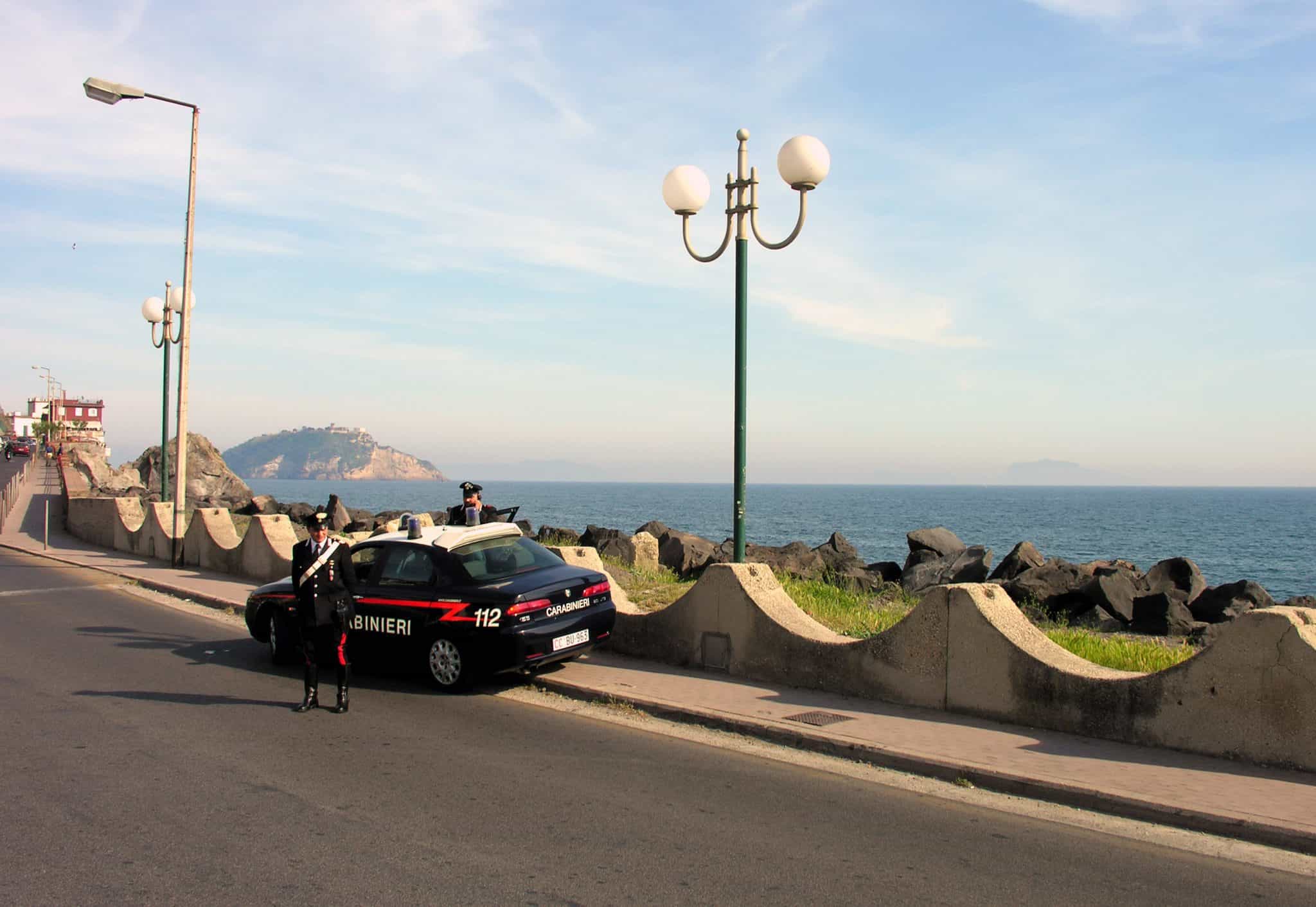 Minorenni in scooter fuggono per 7 chilometri, denunciati carabinieri