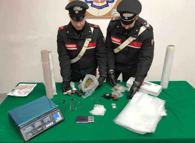 23.02.2018 - armi e droga castellammare revolver
