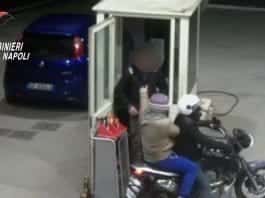 torre del greco rapina distributore benzina