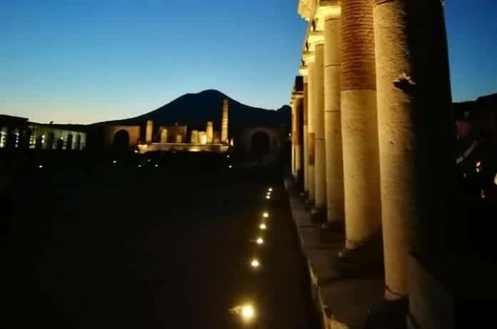 scavi di pompei di notte