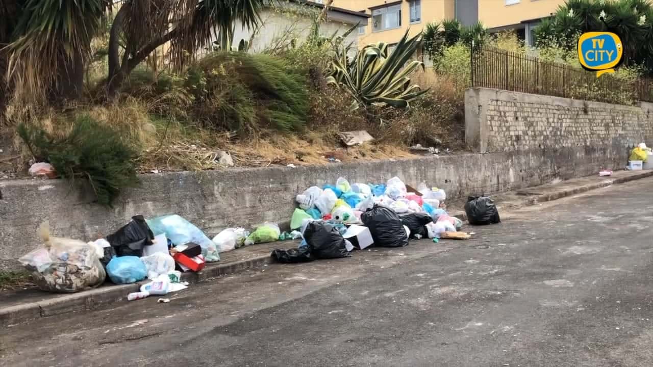 Rifiuti a Torre del Greco, attesa per il porta a porta. Da Liguoro appello alla collaborazione