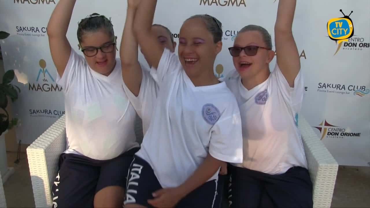 Sport e solidarietà a Torre del Greco con le campionesse mondiali di nuoto sincronizzato – VIDEO