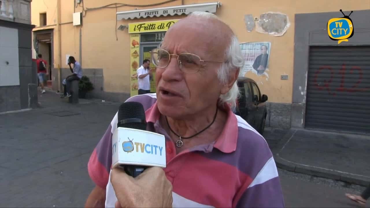 Piazza Santa Croce senza regole, parola ai cittadini. E don Giosuè: “Noto già un miglioramento” – INTERVISTE