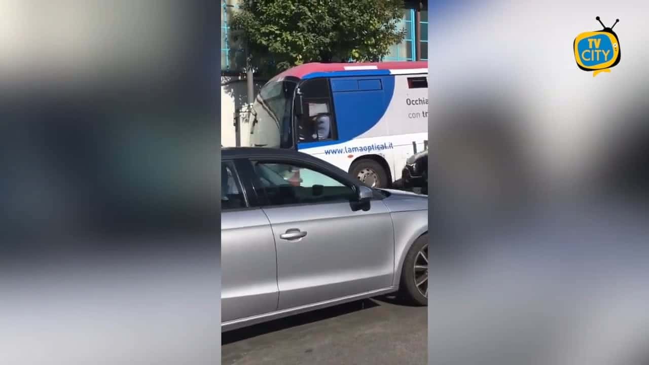 Autista aggredito su autobus a Castellammare, scattano le denunce – Il VIDEO del pestaggio