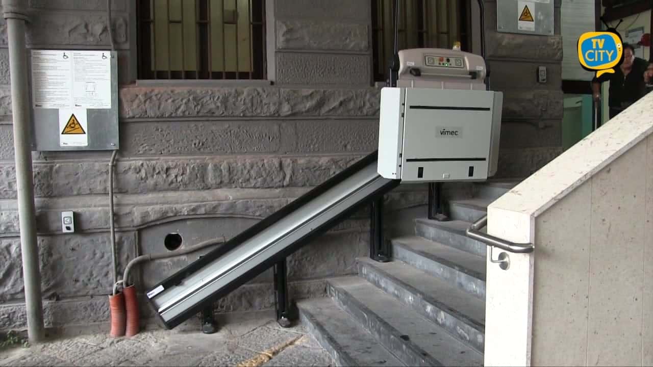 Torre del Greco: installato montascale per l’accesso disabili agli uffici dei Servizi Sociali