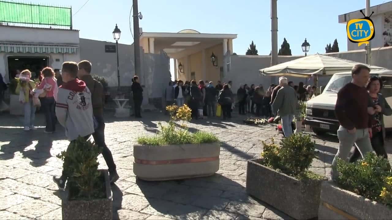 Commemorazione defunti a Torre del Greco: chiusi 5 istituti scolastici