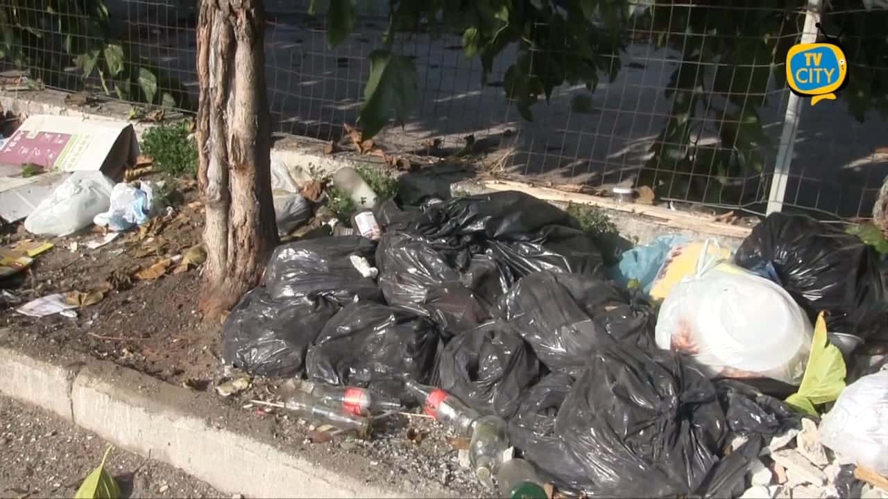 Torre del Greco, l’ecopunto della litoranea sommerso dai rifiuti – IL VIDEO