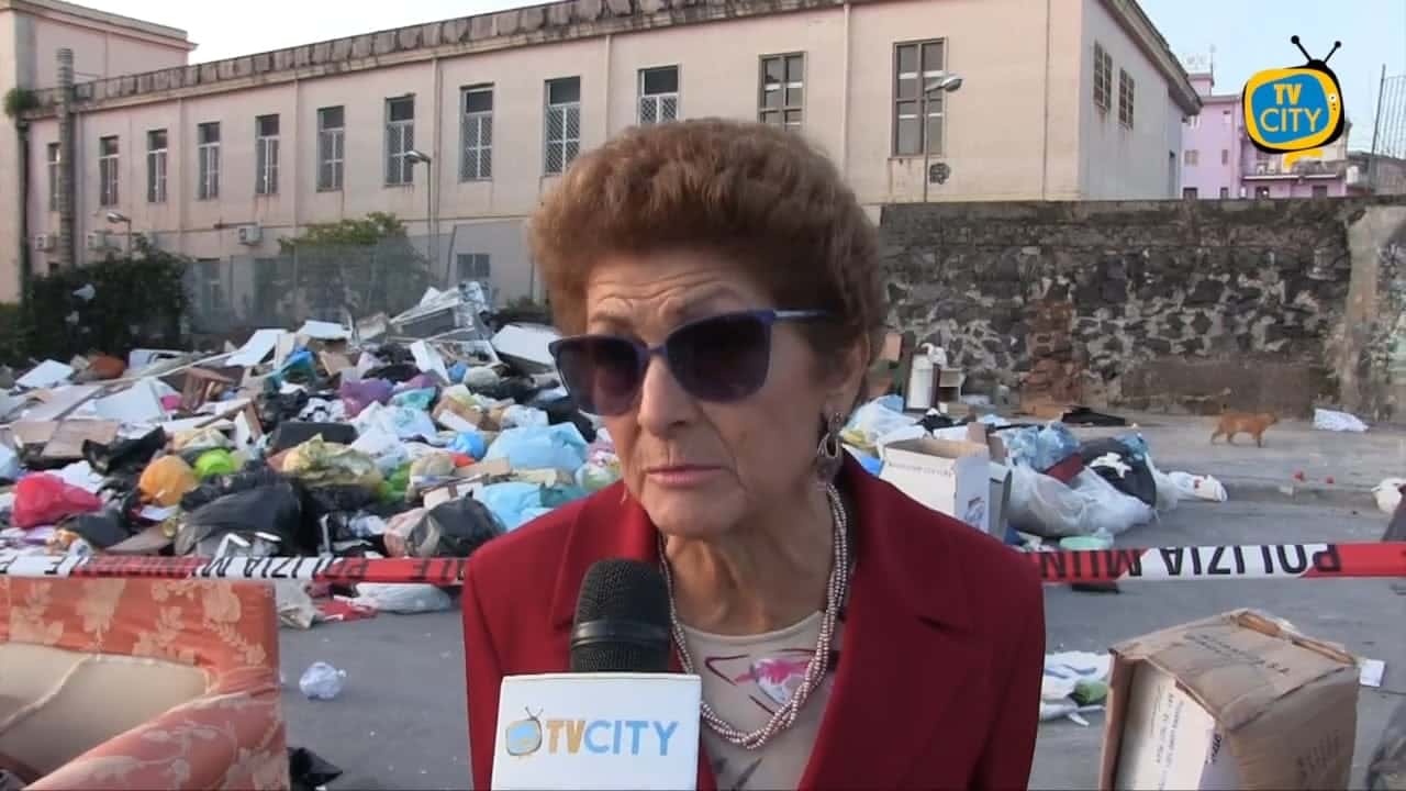 Torre del Greco, via l’ecopunto ma resta la spazzatura a ridosso di via Circumvallazione – VIDEO