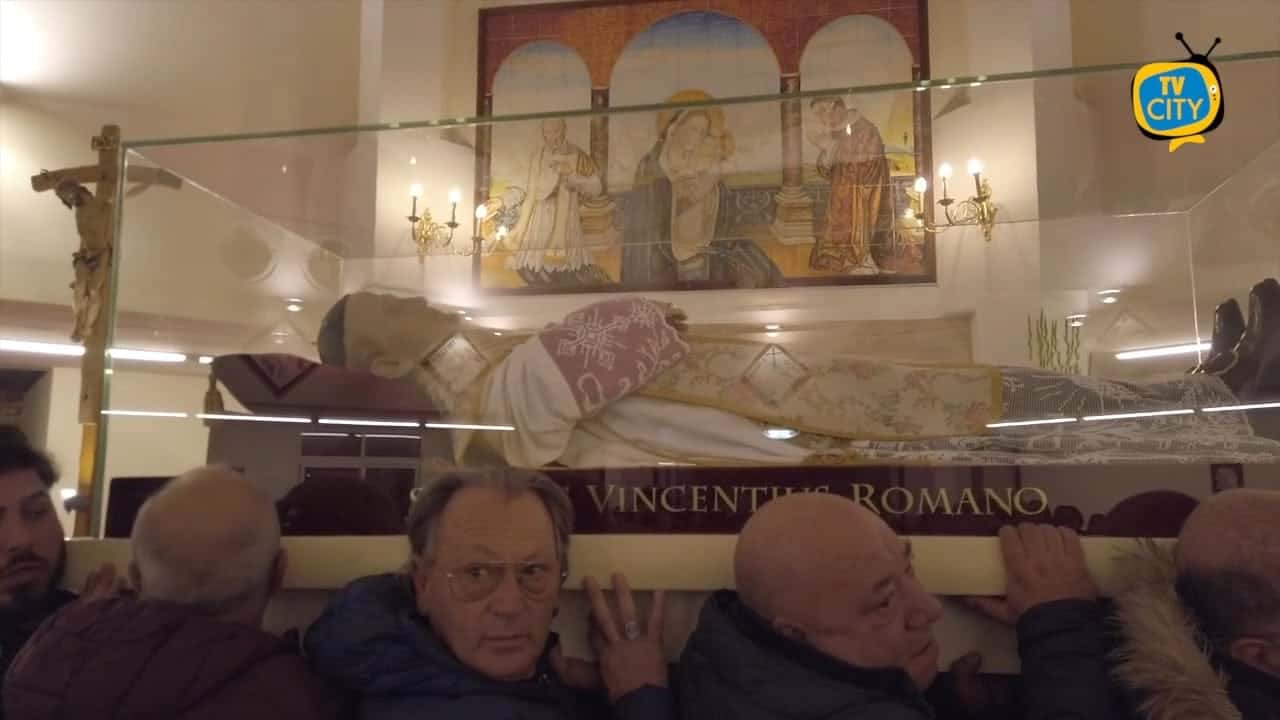 La statua di San Vincenzo Romano consegnata alla parrocchia di Melito – VIDEO