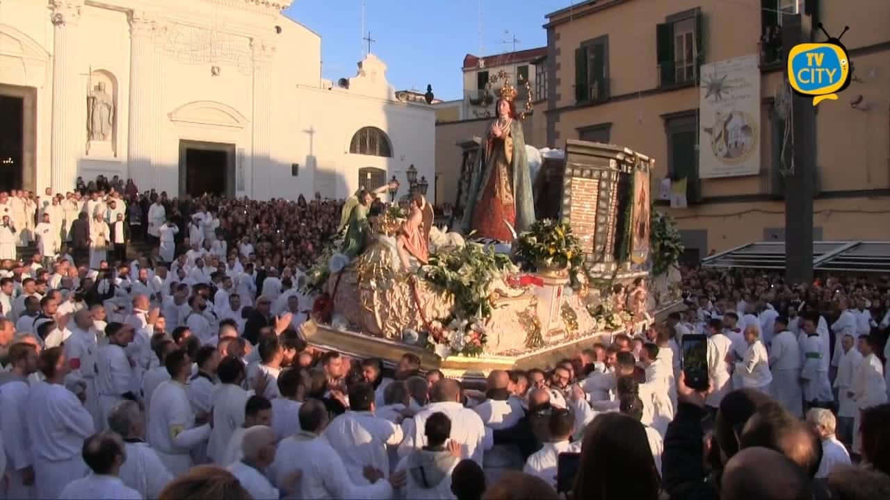 Immacolata 2019 a Torre del Greco, don Giosuè: “Nessun danno alla Corona”