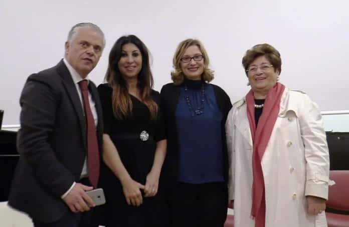 Nicoletta Mantovani con gli organizzatori del Memorial Albanese