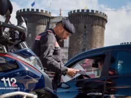 controllo motorini in centro napoli carabinieri