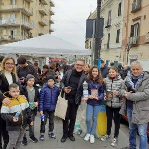 un libro in cambio di un rifiuto