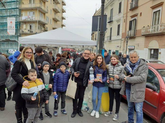 un libro in cambio di un rifiuto