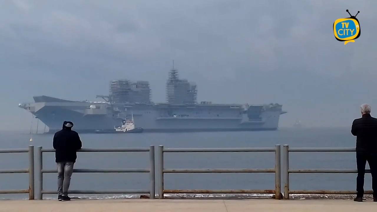 L’addio di Nave Trieste a Castellammare, il sindaco rassicura gli operai: “Lavoro garantito per i prossimi 10 anni”