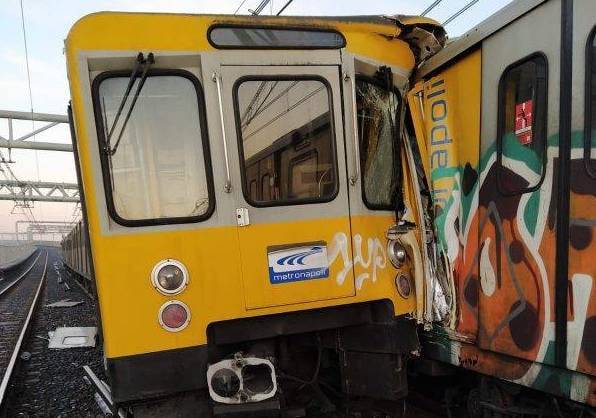 Ancora emergenza dopo lo scontro tra treni sulla linea 1, De Luca: “Ad ANM i treni destinati alla Circum”