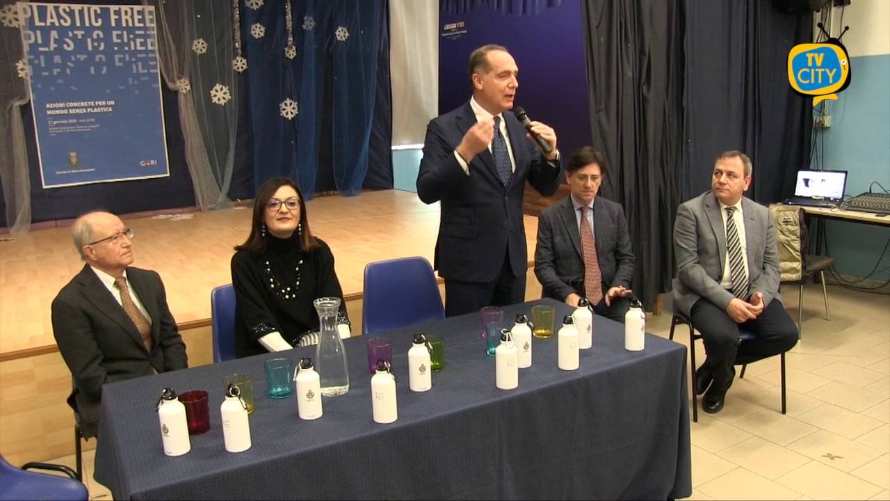 Plastic free, la campagna Gori fa tappa a Torre Annunziata. Borracce agli studenti – VIDEO e INTERVISTE