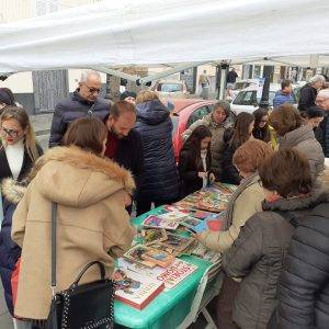 un libro in cambio di un rifiuto