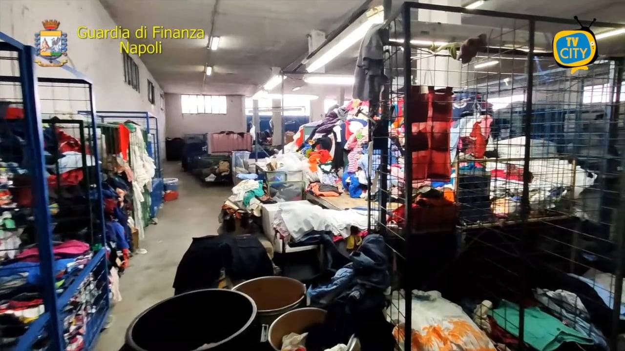 Stoccava illegalmente rifiuti speciali a Ercolano, denunciato 49enne di Torre del Greco – VIDEO