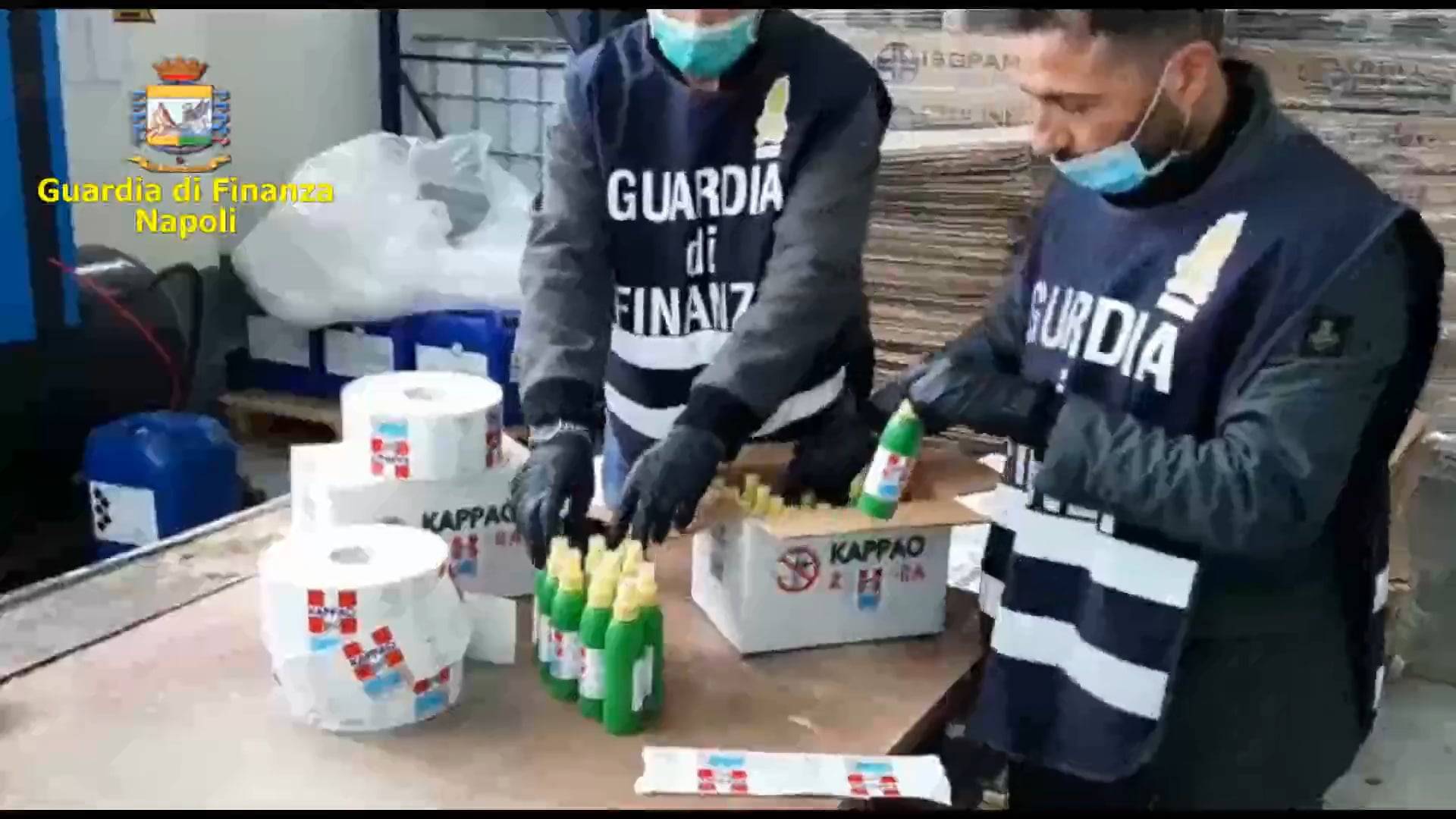 Nel napoletano, vendevano detersivi e saponi senza autorizzazione: sequestro della Guardia di finanza