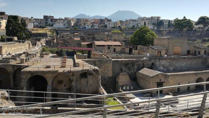 ercolano turista ruba sassi scavi