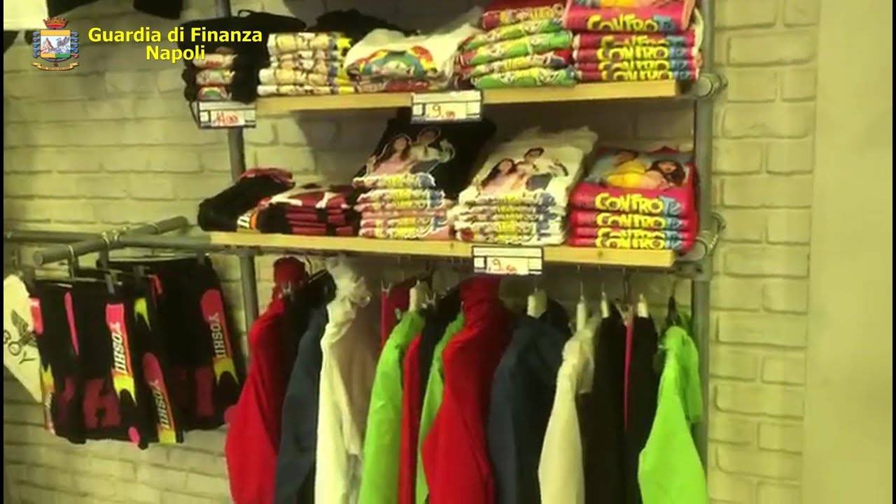 Oltre 5500 tra libri di fiabe per bambini e capi di abbigliamento contraffatti sequestrati dalla Finanza – VIDEO