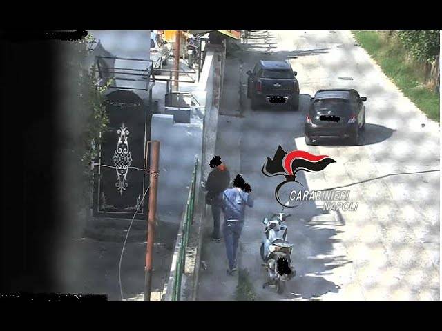 Carabinieri scoprono “villa da spaccio” con 80 clienti al giorno, arrestate 5 persone – VIDEO