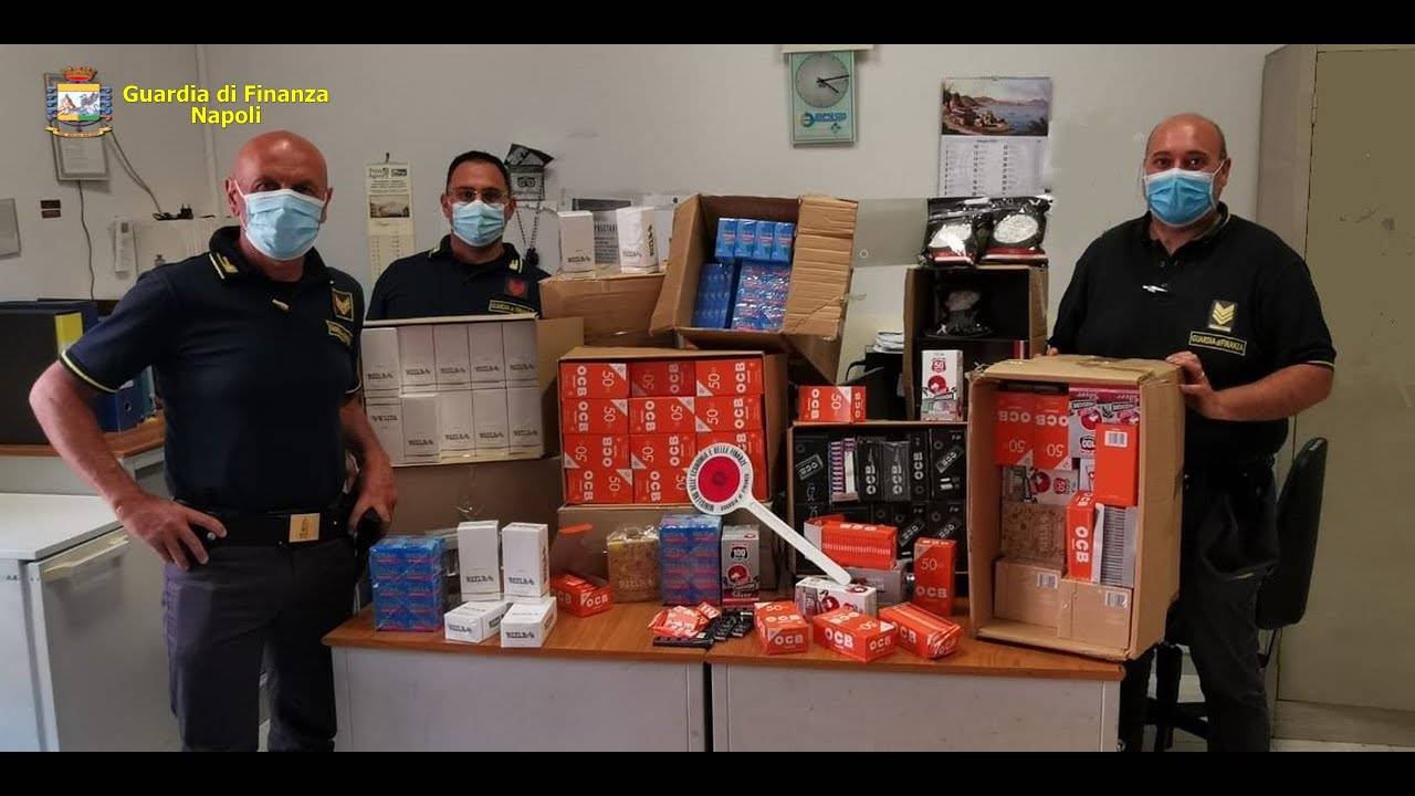 Vendevano cartine e filtri senza autorizzazione: sequestri e sanzioni in diversi negozi – VIDEO