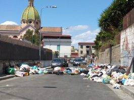 rifiuti via san gennariello