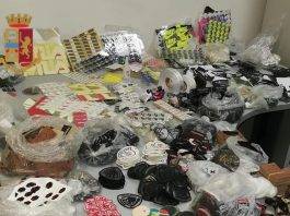 Napoli merce contraffatta