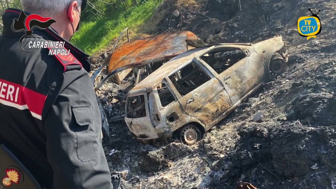Auto saccheggiate e incendiate: rifornivano il mercato parallelo – VIDEO