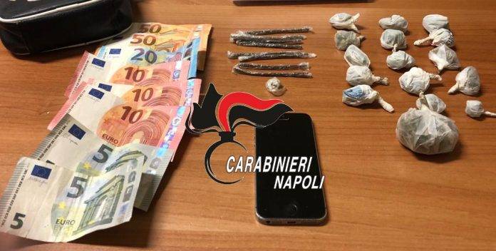 napoli spacciatore domiciliari