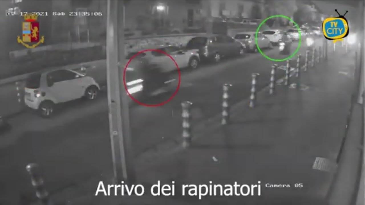 Napoli: arrestati per rapina mano armata, vittima in prognosi riservata – VIDEO