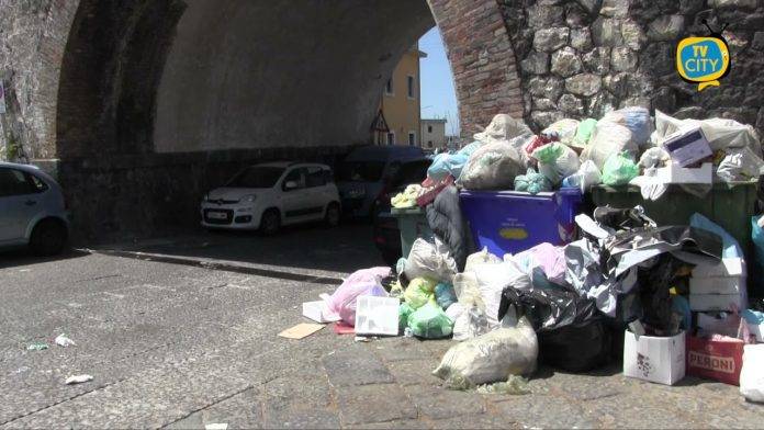 torre del greco rifiuti