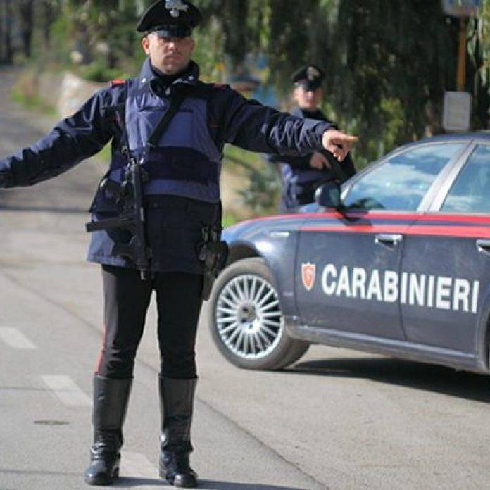 colpisce carabinieri arrestato