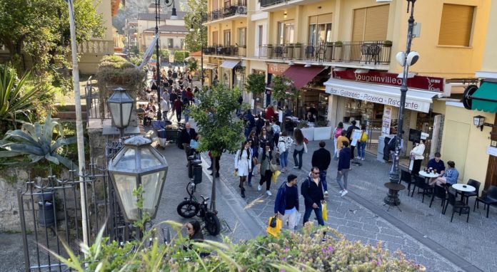 sanzioni per chi circola a torso nudo