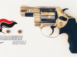 in scooter con la pistola