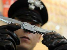 ferisce la moglie con dieci coltellate