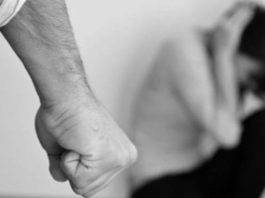 perde i sensi aggredita dal marito