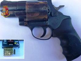 pistola e munizioni 21enne