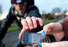 Rapina un cellulare e si dà alla fuga. Tratto in arresto dalla polizia rapinano un cellulare