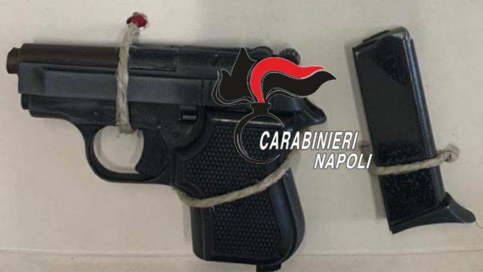 pistola carabinieri 22enne