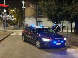 picchia la moglie e padre