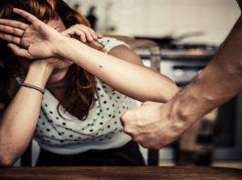 torre del greco marito violento