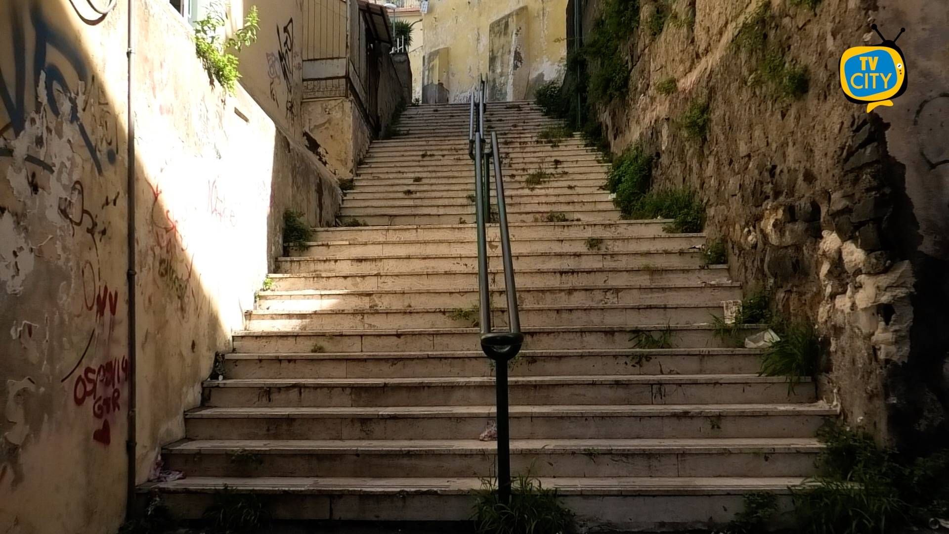 scale viale castelluccio erbacce