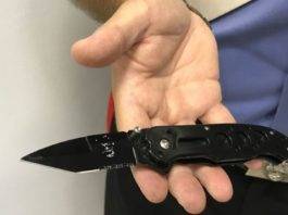 prova a pugnalare il comandante