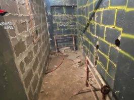 blitz dei carabinieri bunker armi droga